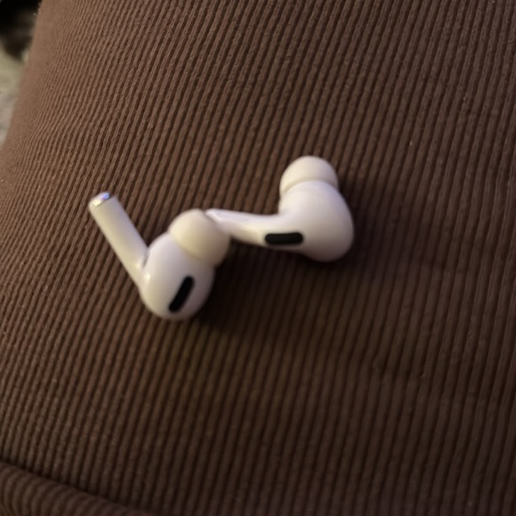 Apple AirPods Pro with Charging Case - White - Picture 7 of 11
